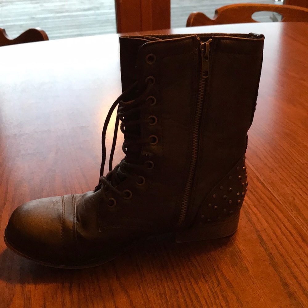 Boots - Picture 3 of 3